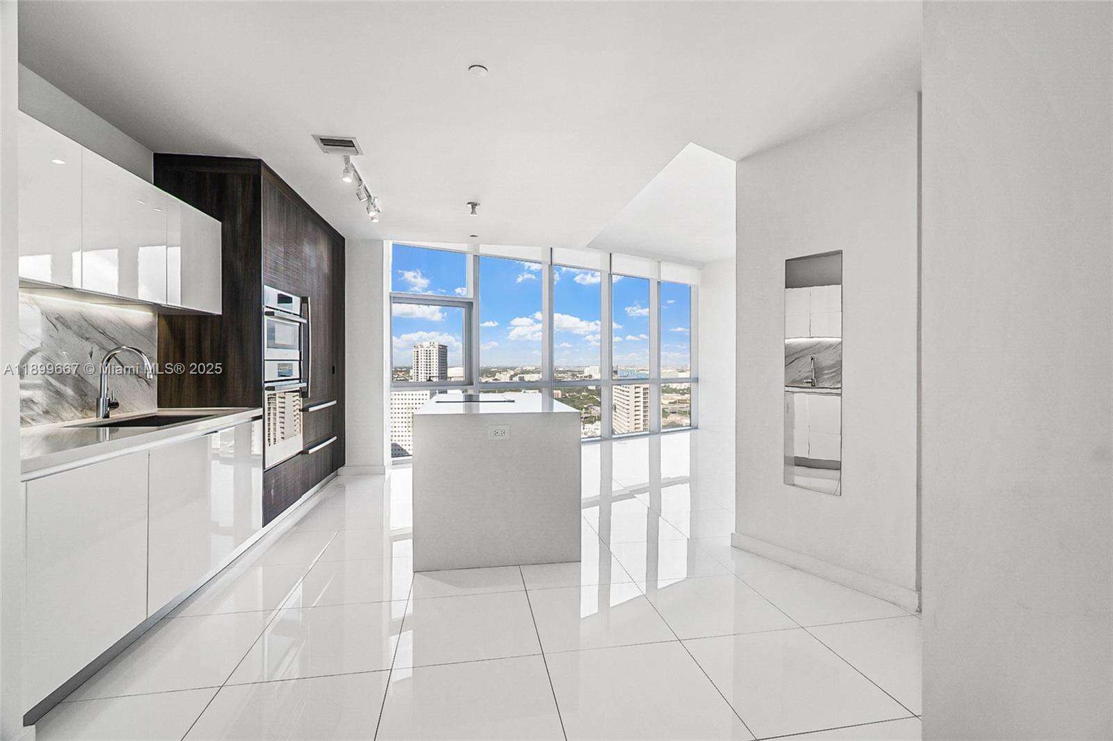 Paramount Miami Worldcenter at 851 1st Ave, Miami, FL 33132 - For Sale photo 3