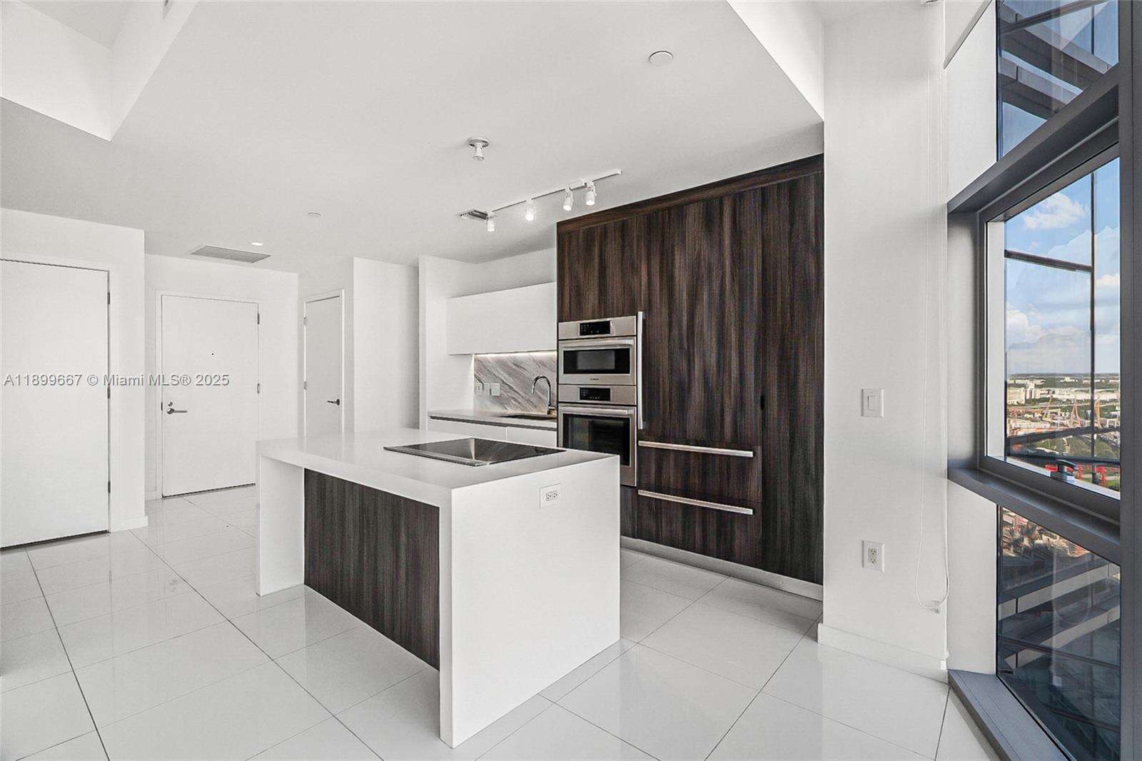 Paramount Miami Worldcenter at 851 1st Ave, Miami, FL 33132 - For Sale photo 5