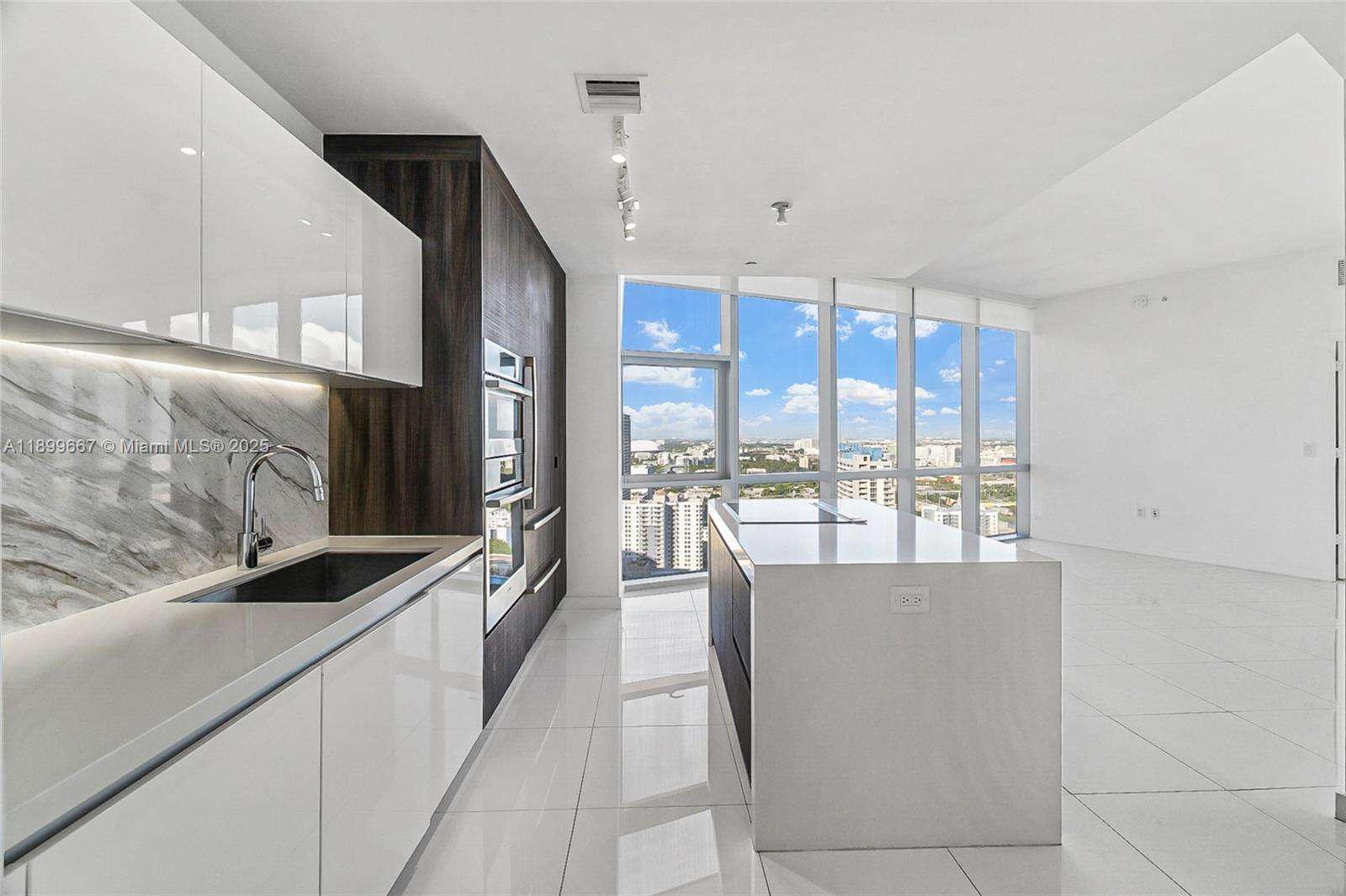Paramount Miami Worldcenter at 851 1st Ave, Miami, FL 33132 - For Sale photo 6