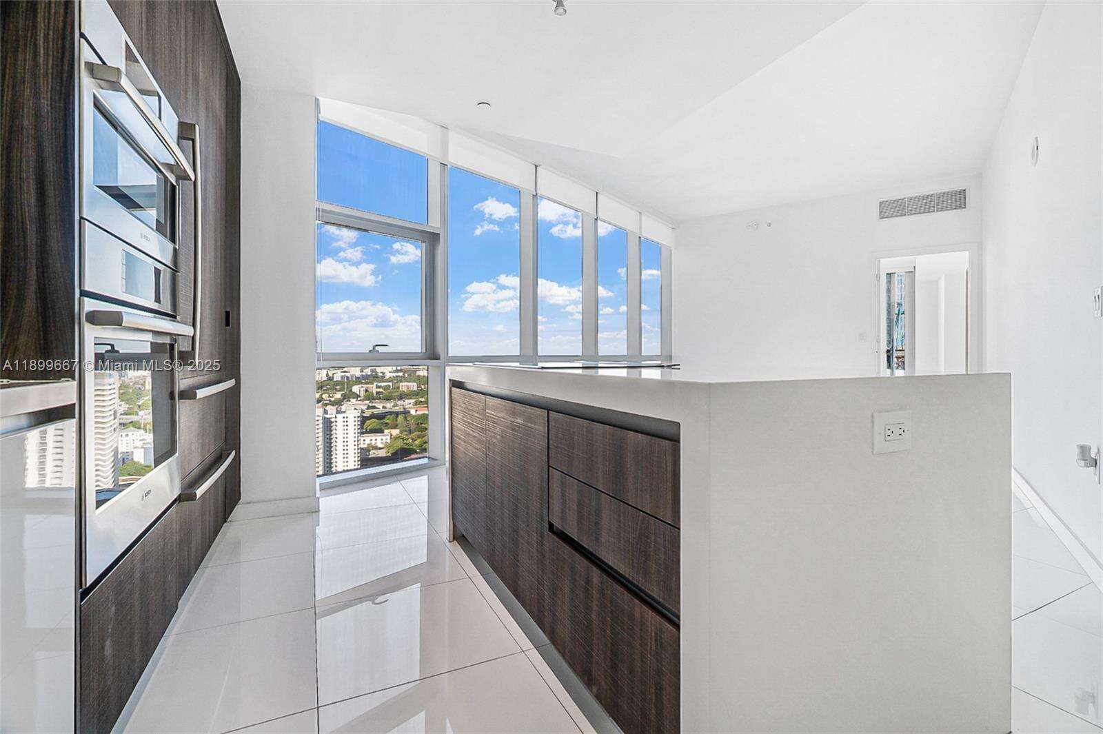 Paramount Miami Worldcenter at 851 1st Ave, Miami, FL 33132 - For Sale photo 7