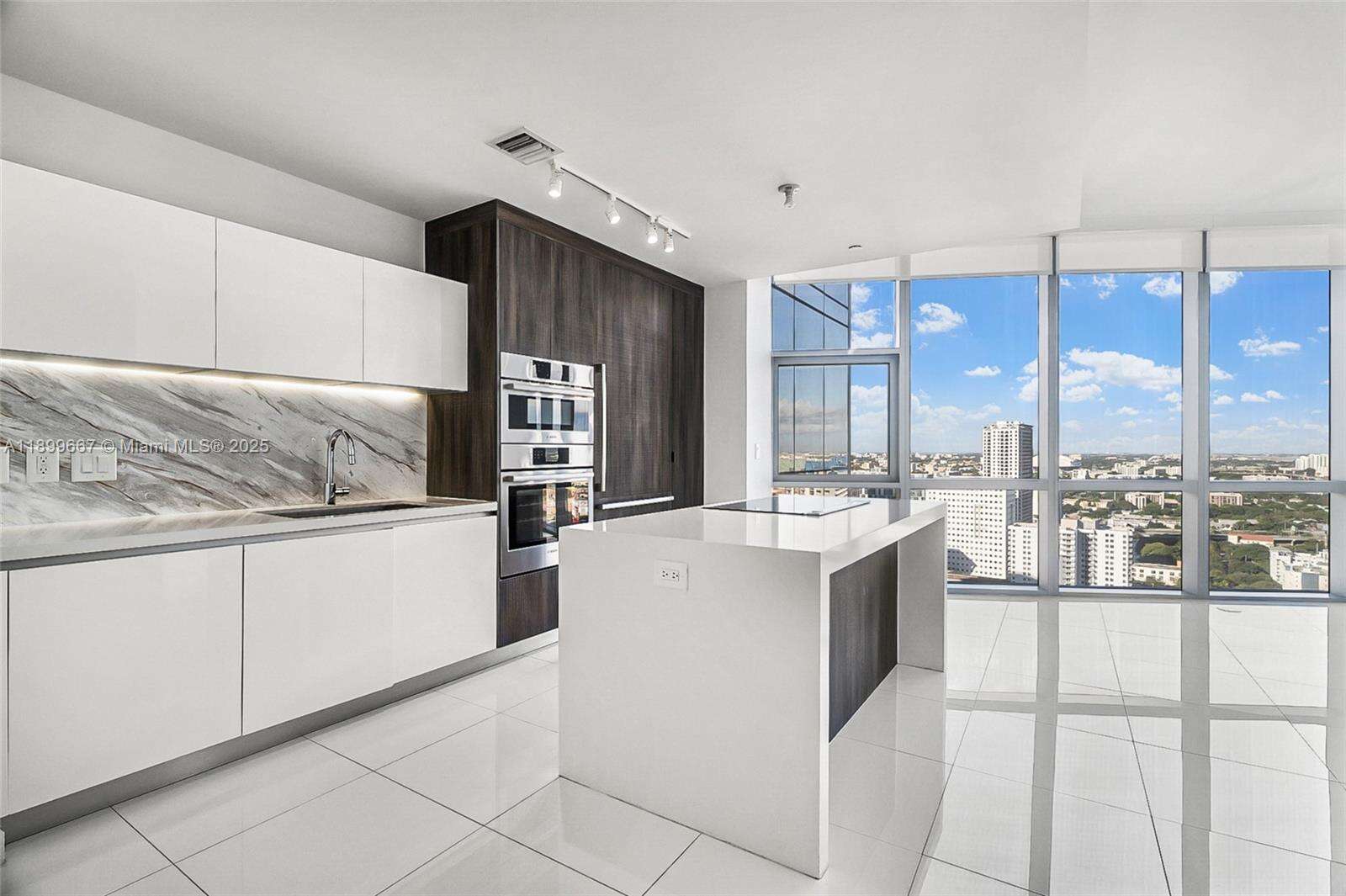 Paramount Miami Worldcenter at 851 1st Ave, Miami, FL 33132 - For Sale photo 8