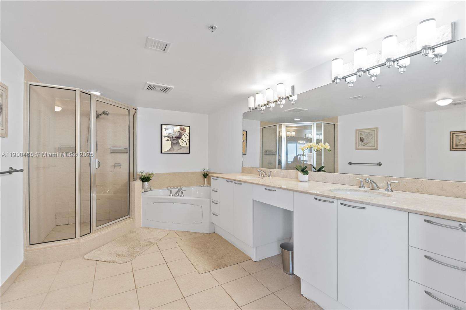 LA PERLA - 16699 Collins Ave, Sunny Isles Beach, FL 33160 | Picture 10