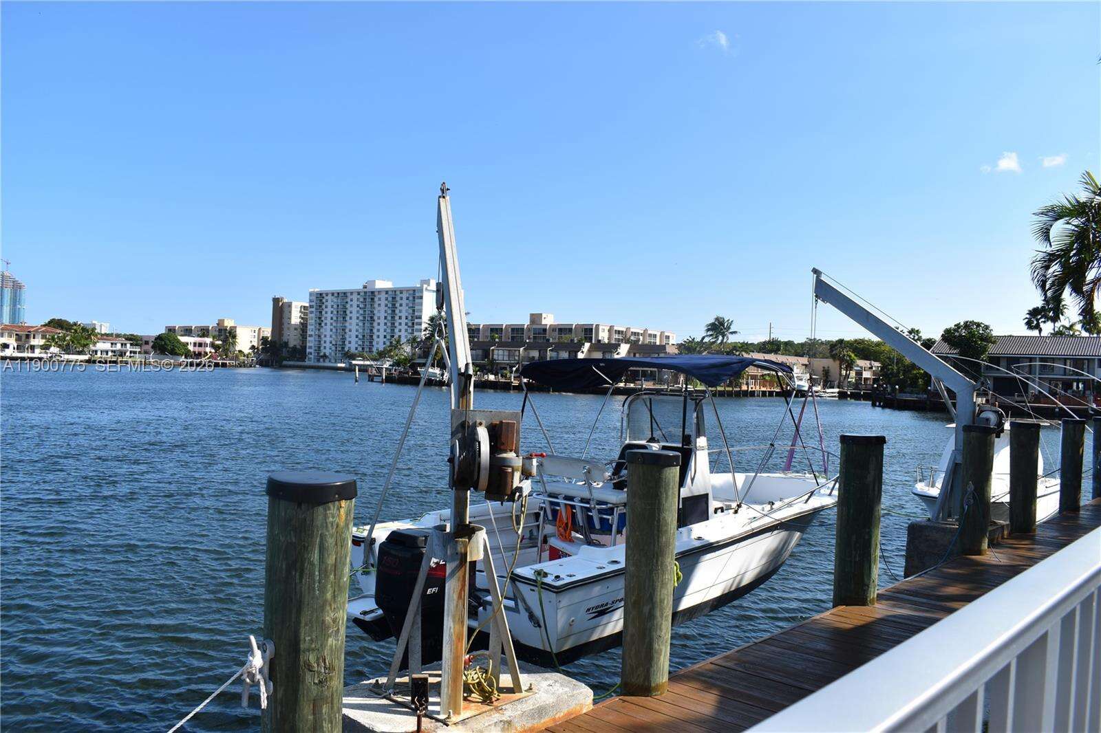 Reef South Condos for Sale & Rent | Picture 1