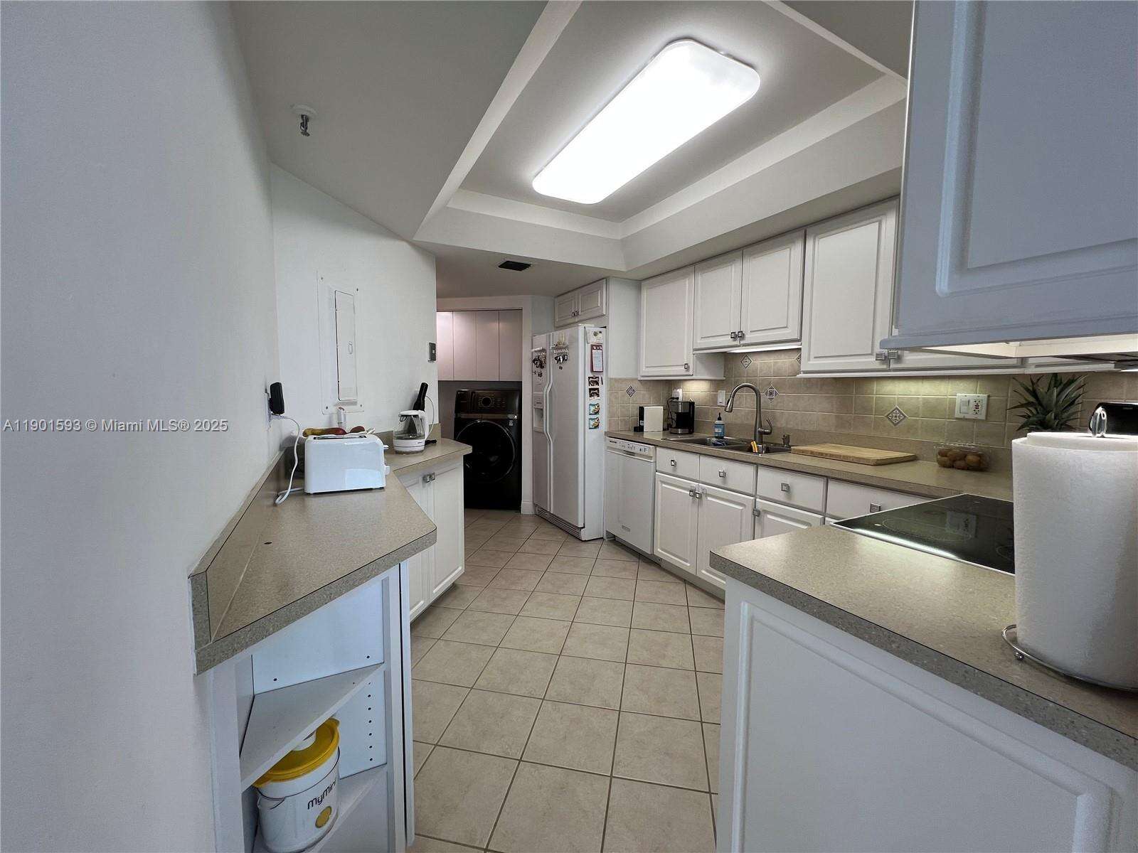 Brickell Key 1 at 520 Brickell Key Dr, Miami, FL 33131 - For Sale photo 15