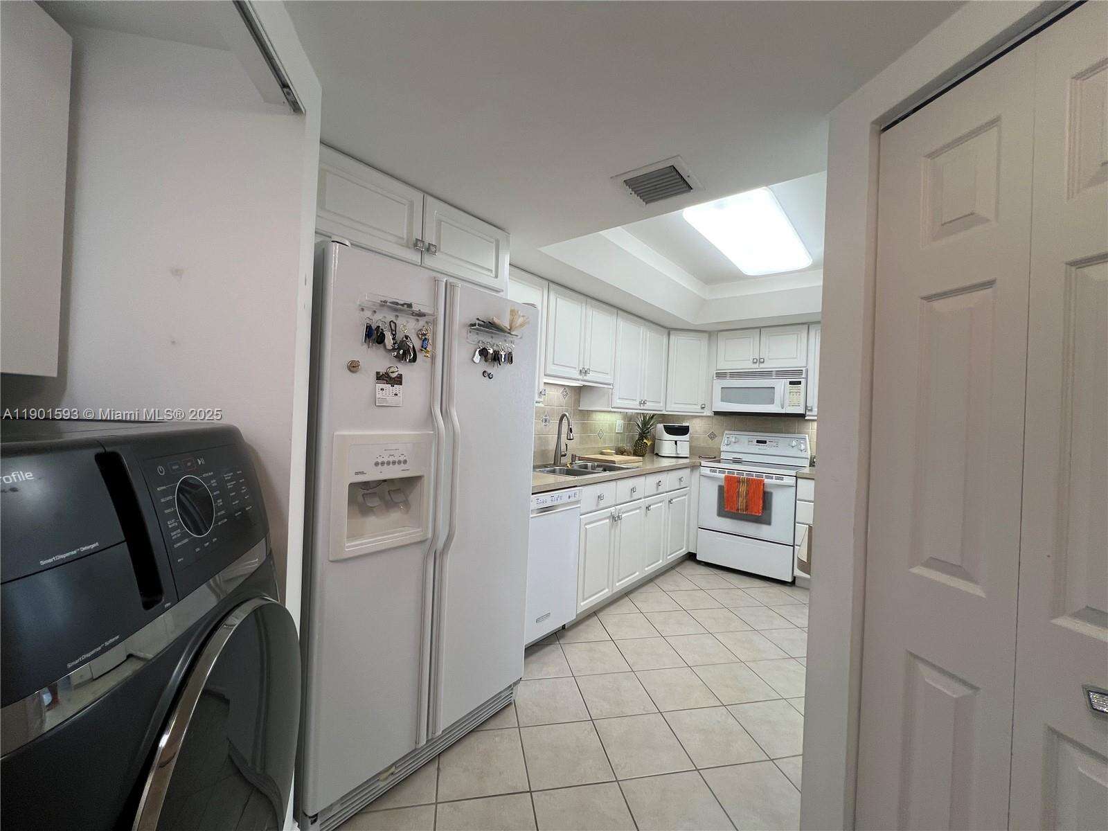 Brickell Key 1 at 520 Brickell Key Dr, Miami, FL 33131 - For Sale photo 16
