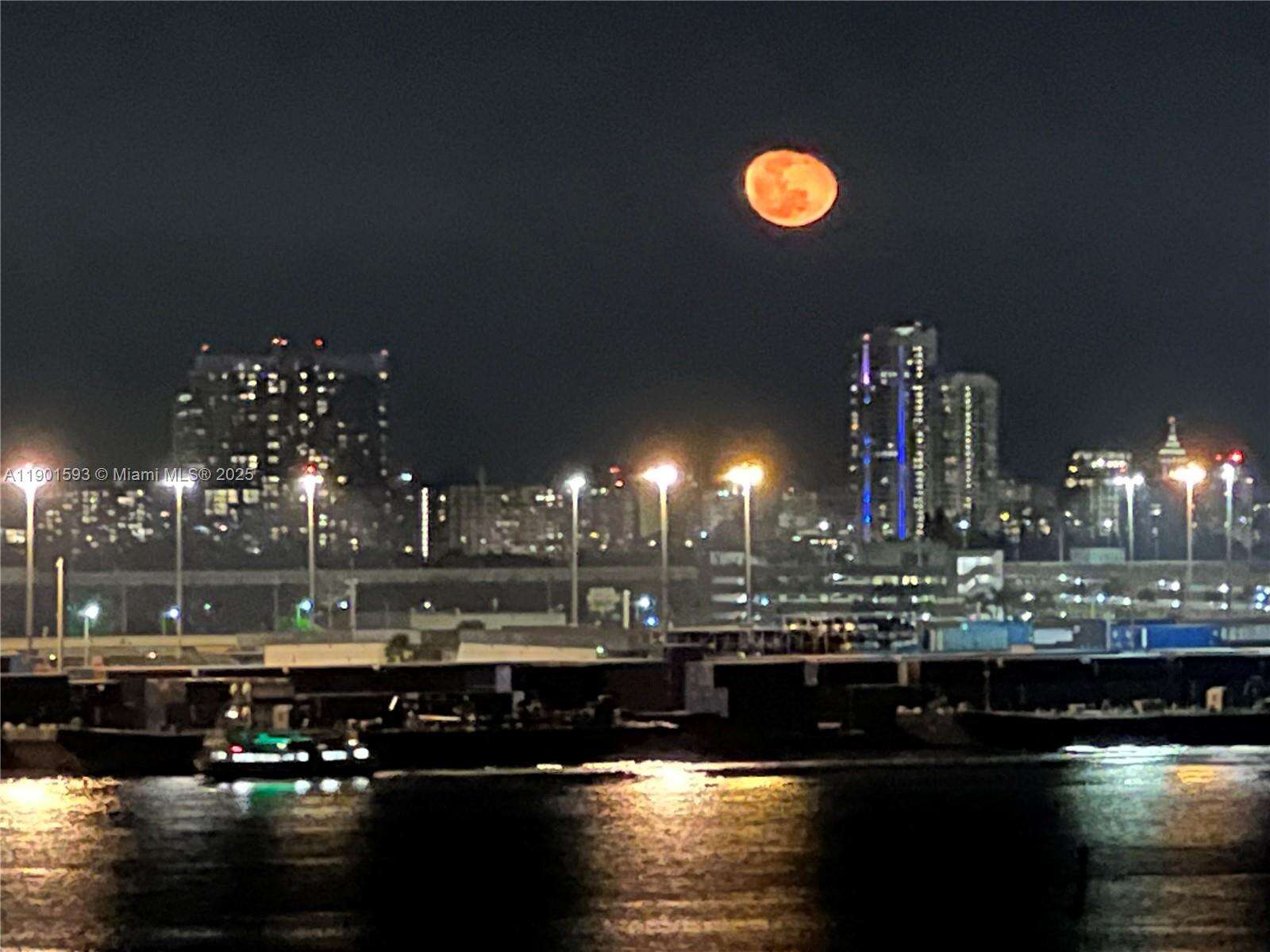 Brickell Key 1 at 520 Brickell Key Dr, Miami, FL 33131 - For Sale photo 3