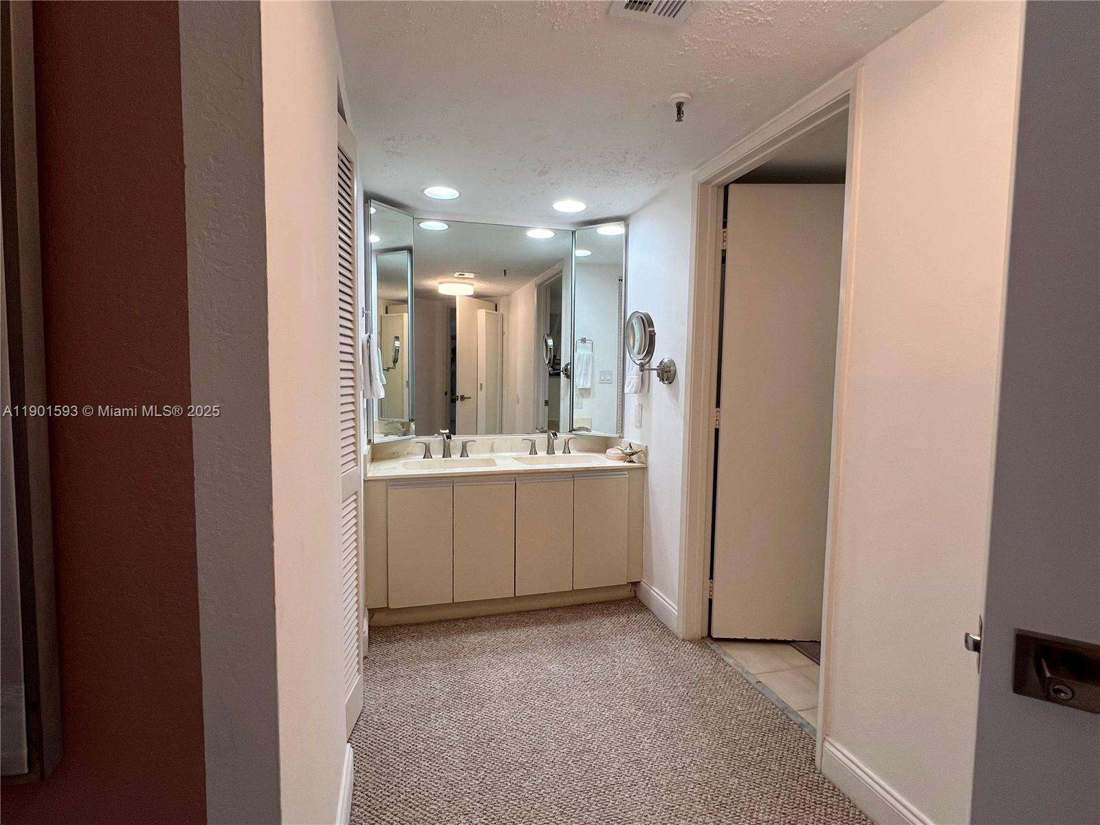 Brickell Key 1 at 520 Brickell Key Dr, Miami, FL 33131 - For Sale photo 24