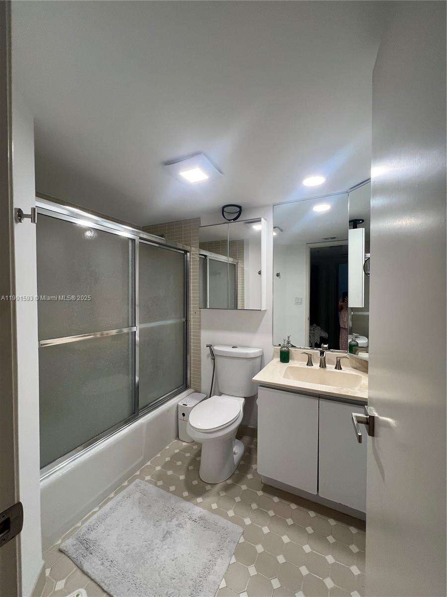 Brickell Key 1 at 520 Brickell Key Dr, Miami, FL 33131 - For Sale photo 31