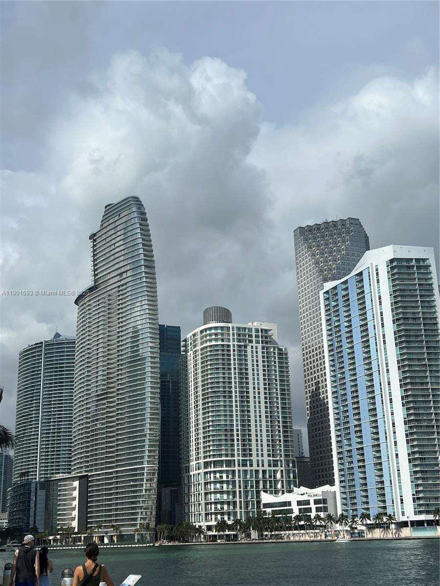 Brickell Key 1 at 520 Brickell Key Dr, Miami, FL 33131 - For Sale photo 50