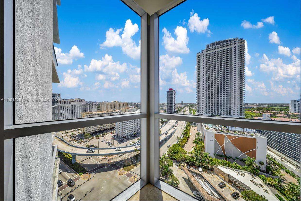 Hyde Resort at 4111 Ocean Dr, Hollywood, FL 33019 - For Sale photo 1