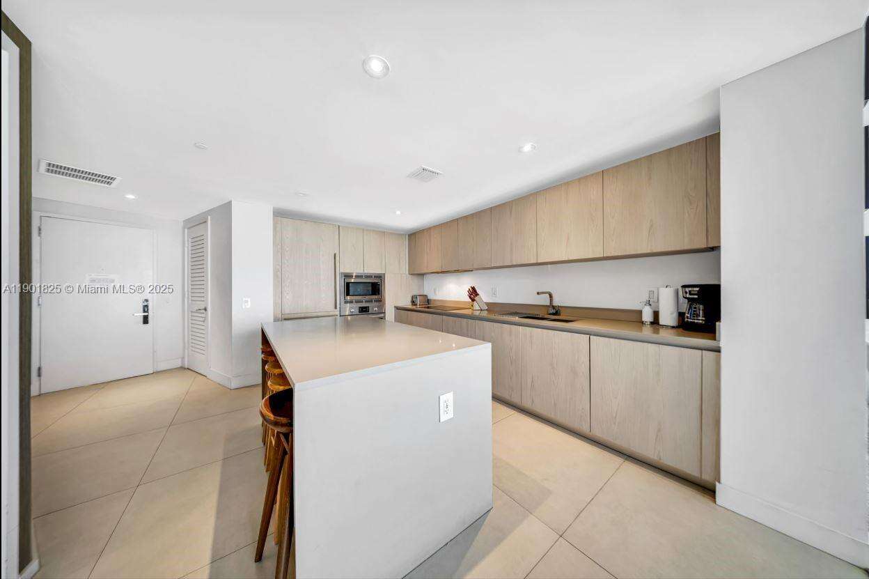 Hyde Resort at 4111 Ocean Dr, Hollywood, FL 33019 - For Sale photo 6