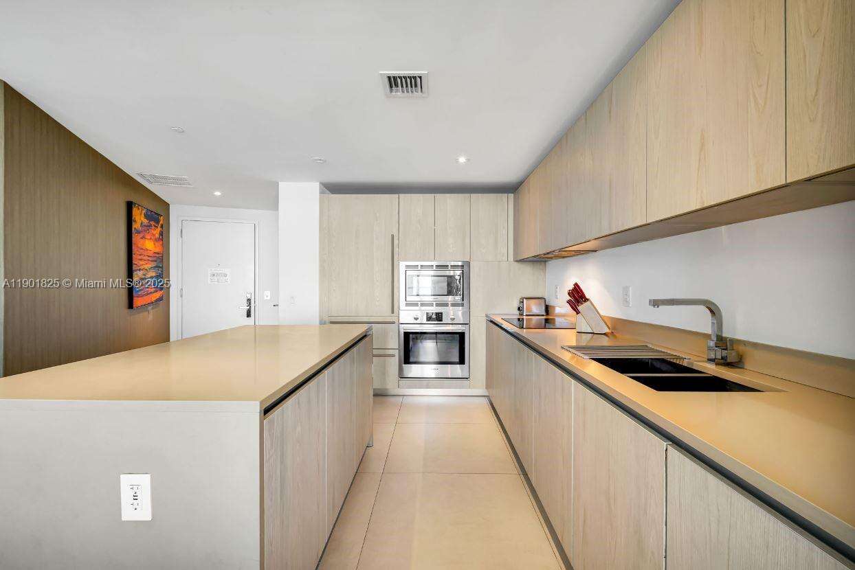 Hyde Resort at 4111 Ocean Dr, Hollywood, FL 33019 - For Sale photo 7