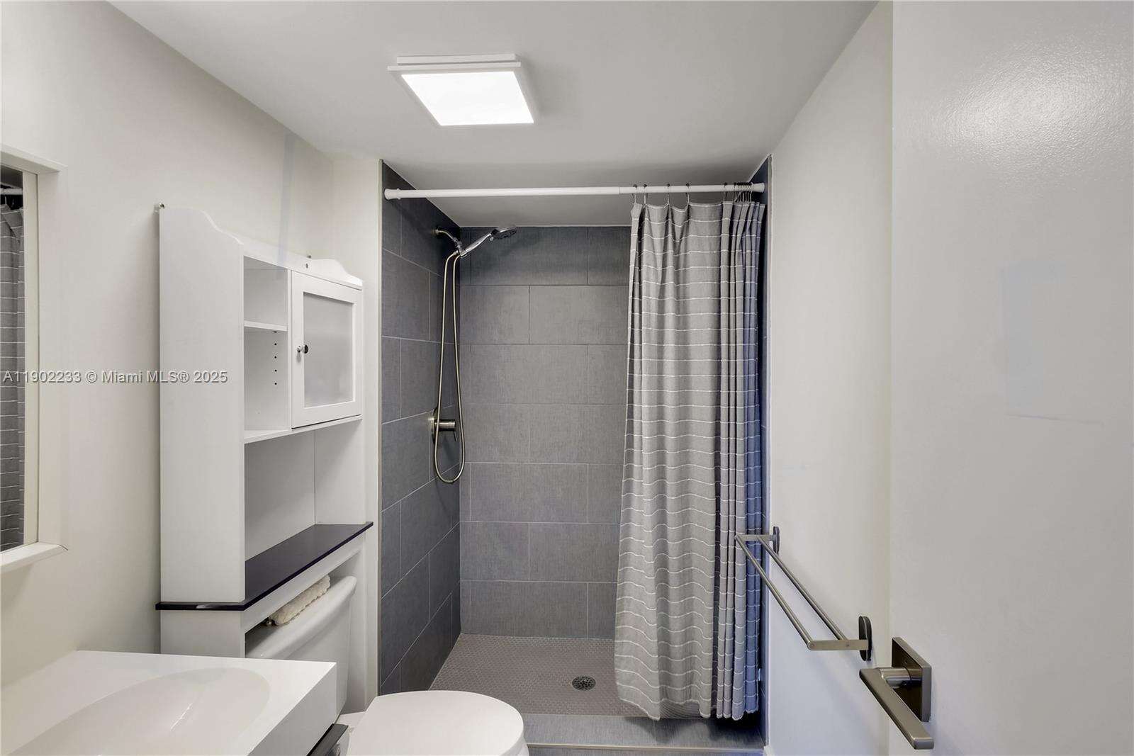 Arlen House at 100 Bayview Dr, Sunny Isles Beach, FL 33160 - For Sale photo 26