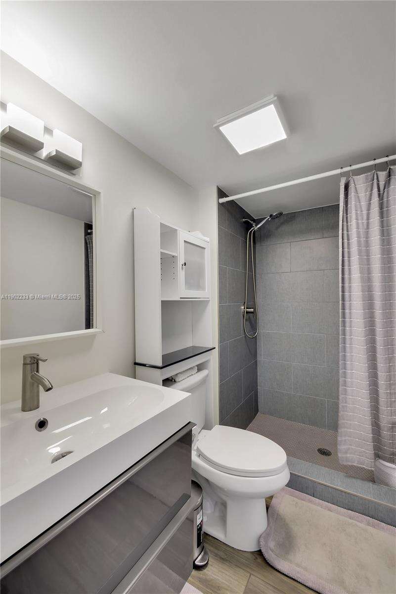 Arlen House at 100 Bayview Dr, Sunny Isles Beach, FL 33160 - For Sale photo 27
