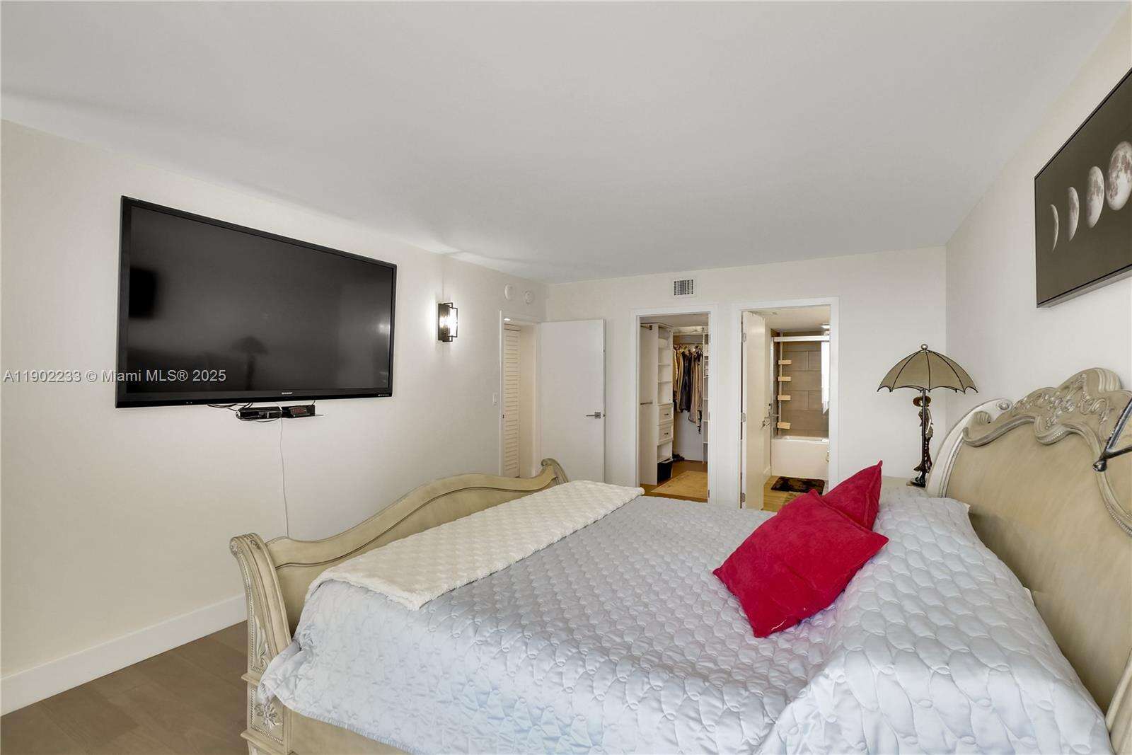 Arlen House at 100 Bayview Dr, Sunny Isles Beach, FL 33160 - For Sale photo 31