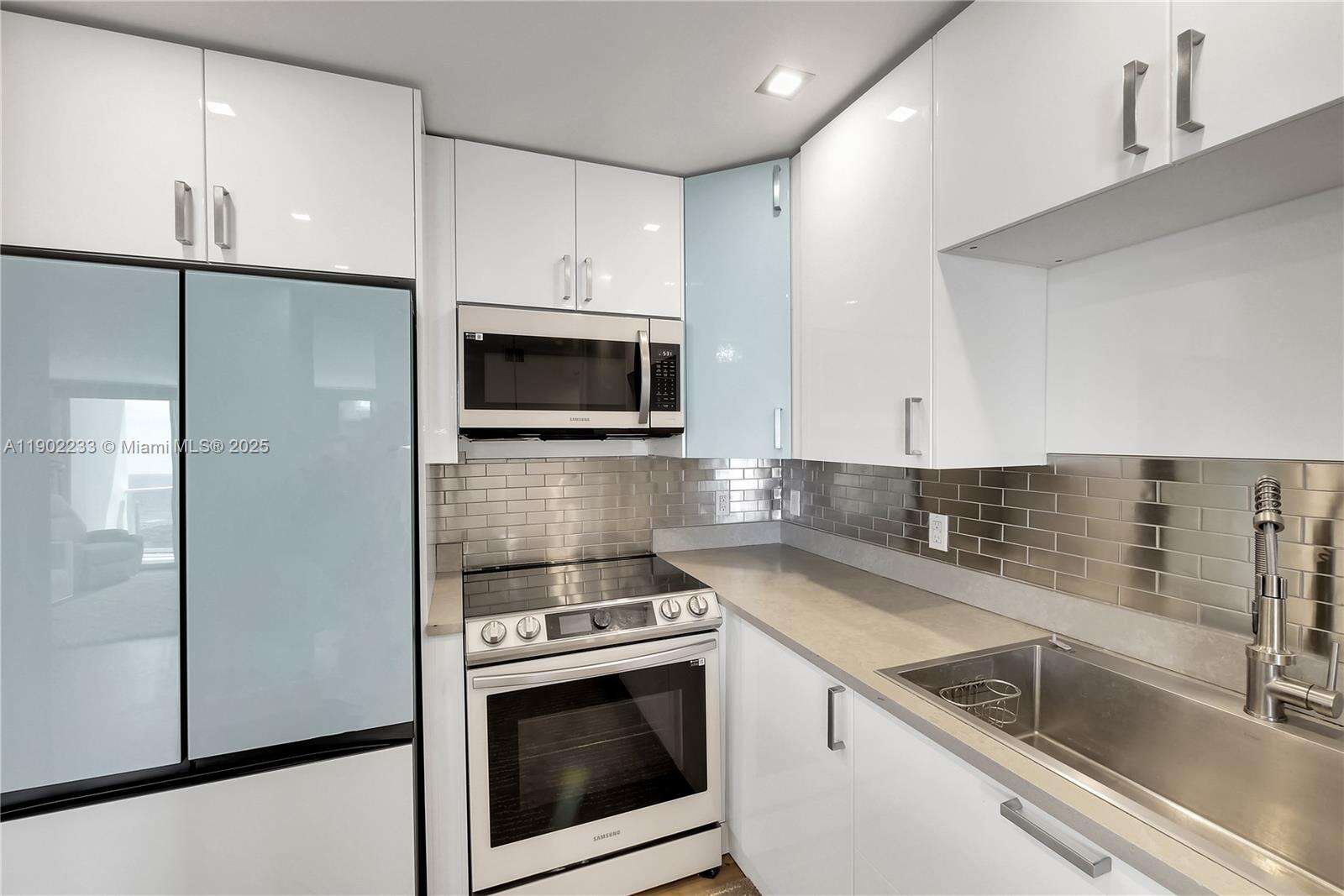 Arlen House at 100 Bayview Dr, Sunny Isles Beach, FL 33160 - For Sale photo 6