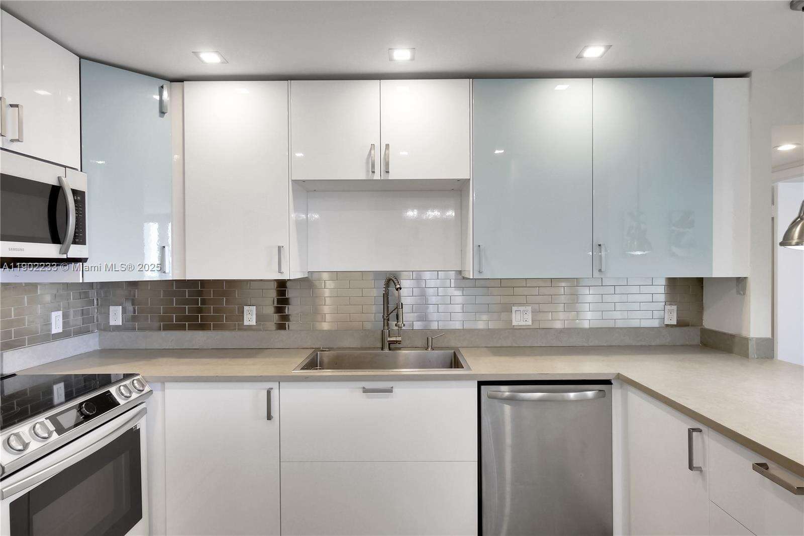 Arlen House at 100 Bayview Dr, Sunny Isles Beach, FL 33160 - For Sale photo 8