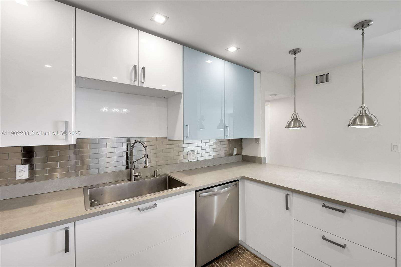 Arlen House at 100 Bayview Dr, Sunny Isles Beach, FL 33160 - For Sale photo 9