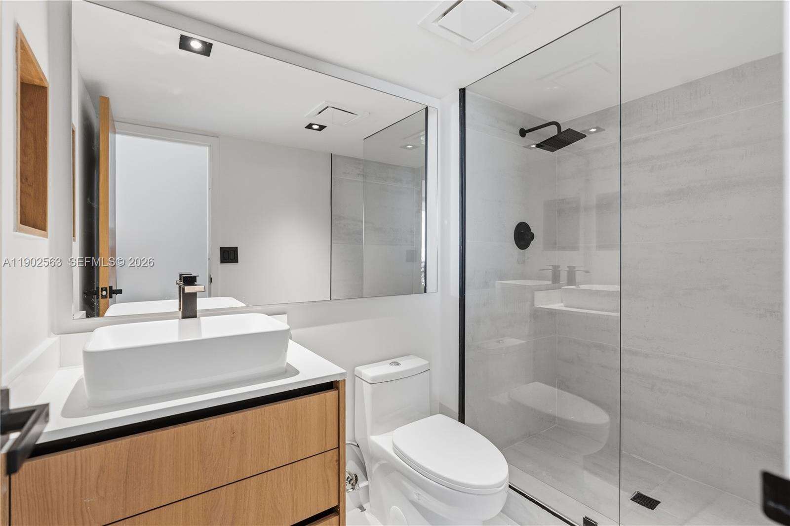 Arlen House at 100 Bayview Dr, Sunny Isles Beach, FL 33160 - For Sale photo 18