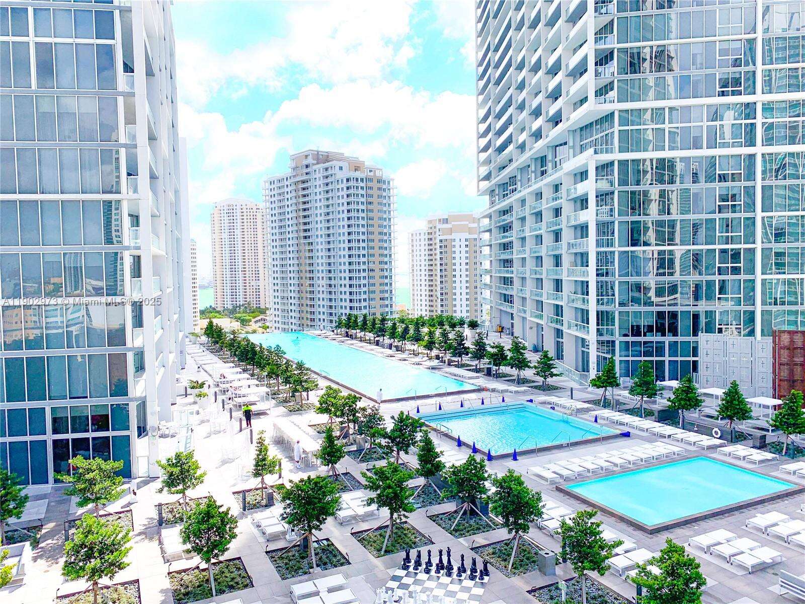 Icon Brickell 3 at Miami, FL 33131 - For Sale photo 2