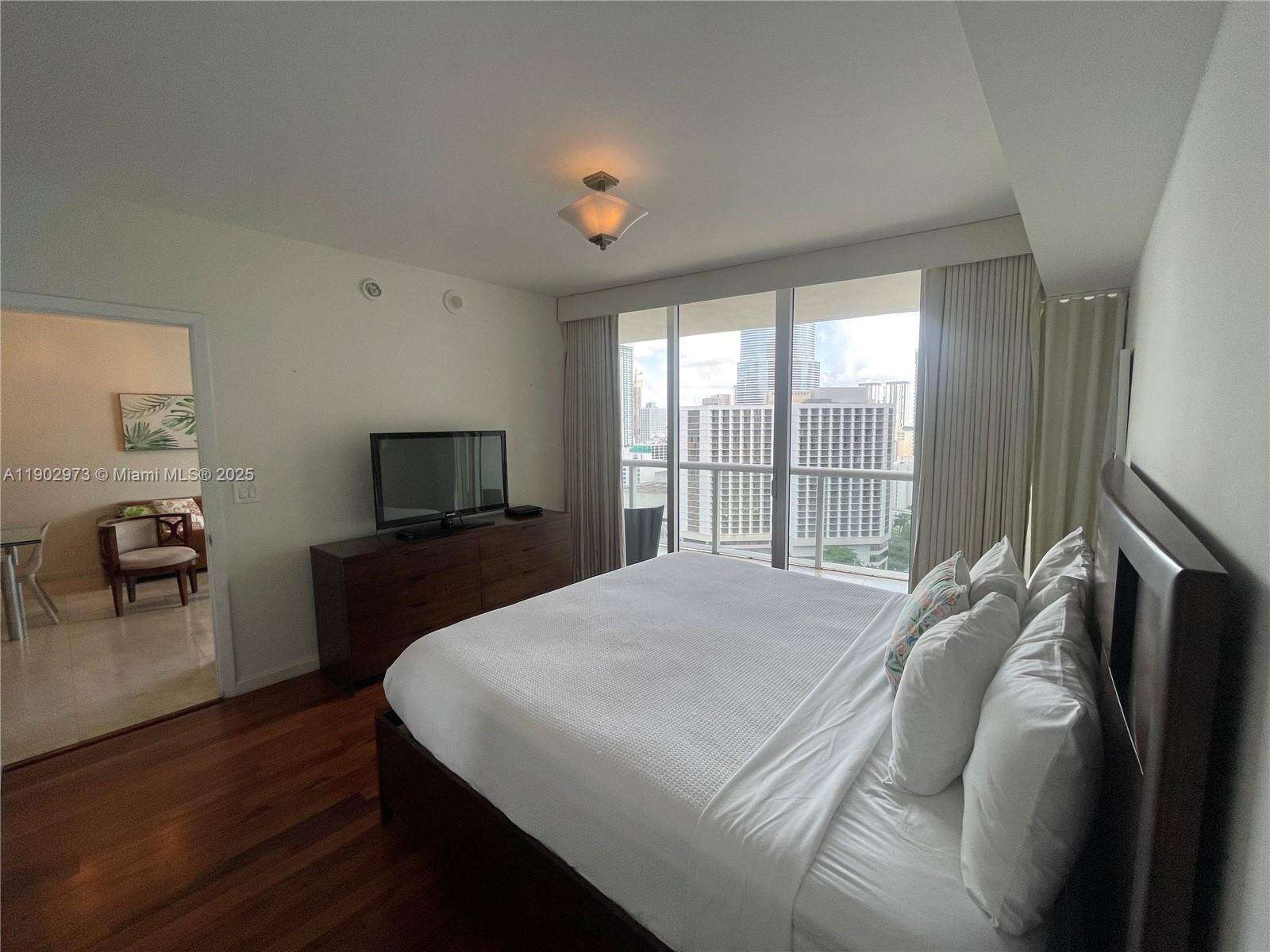 Icon Brickell 3 at Miami, FL 33131 - For Sale photo 12