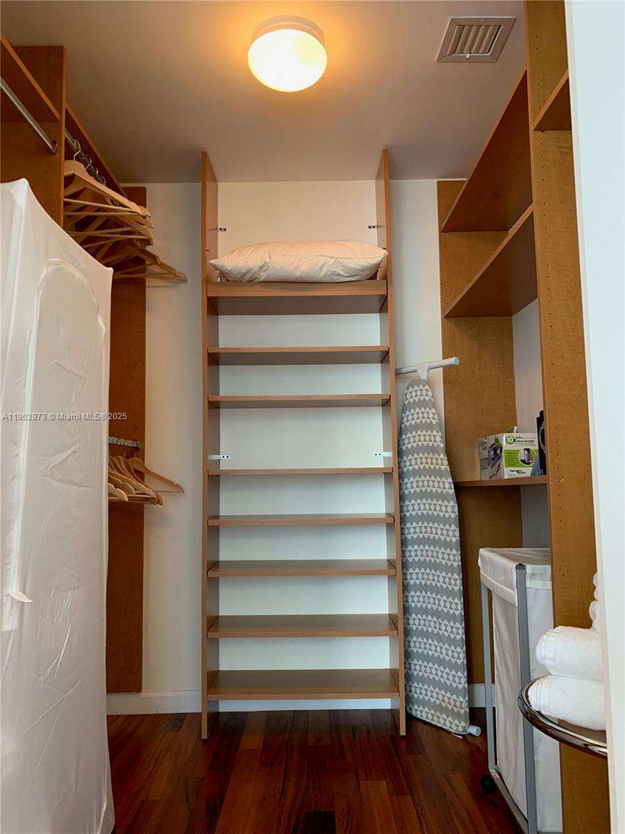 Icon Brickell 3 at Miami, FL 33131 - For Sale photo 14