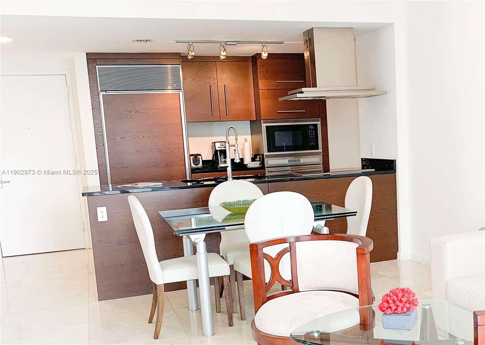 Icon Brickell 3 at Miami, FL 33131 - For Sale photo 6