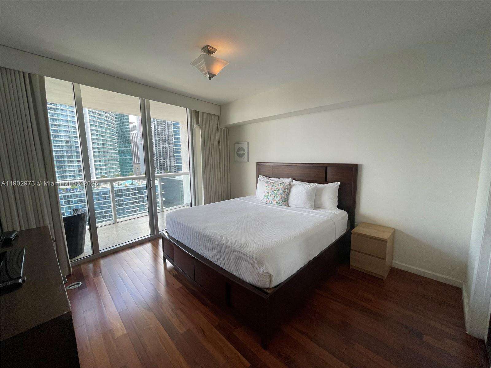 Icon Brickell 3 at Miami, FL 33131 - For Sale photo 10