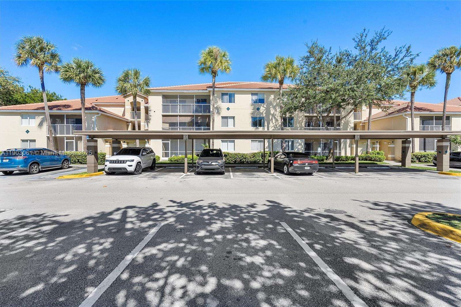 Pinehurst Club Condos for Sale & Rent | Picture 1