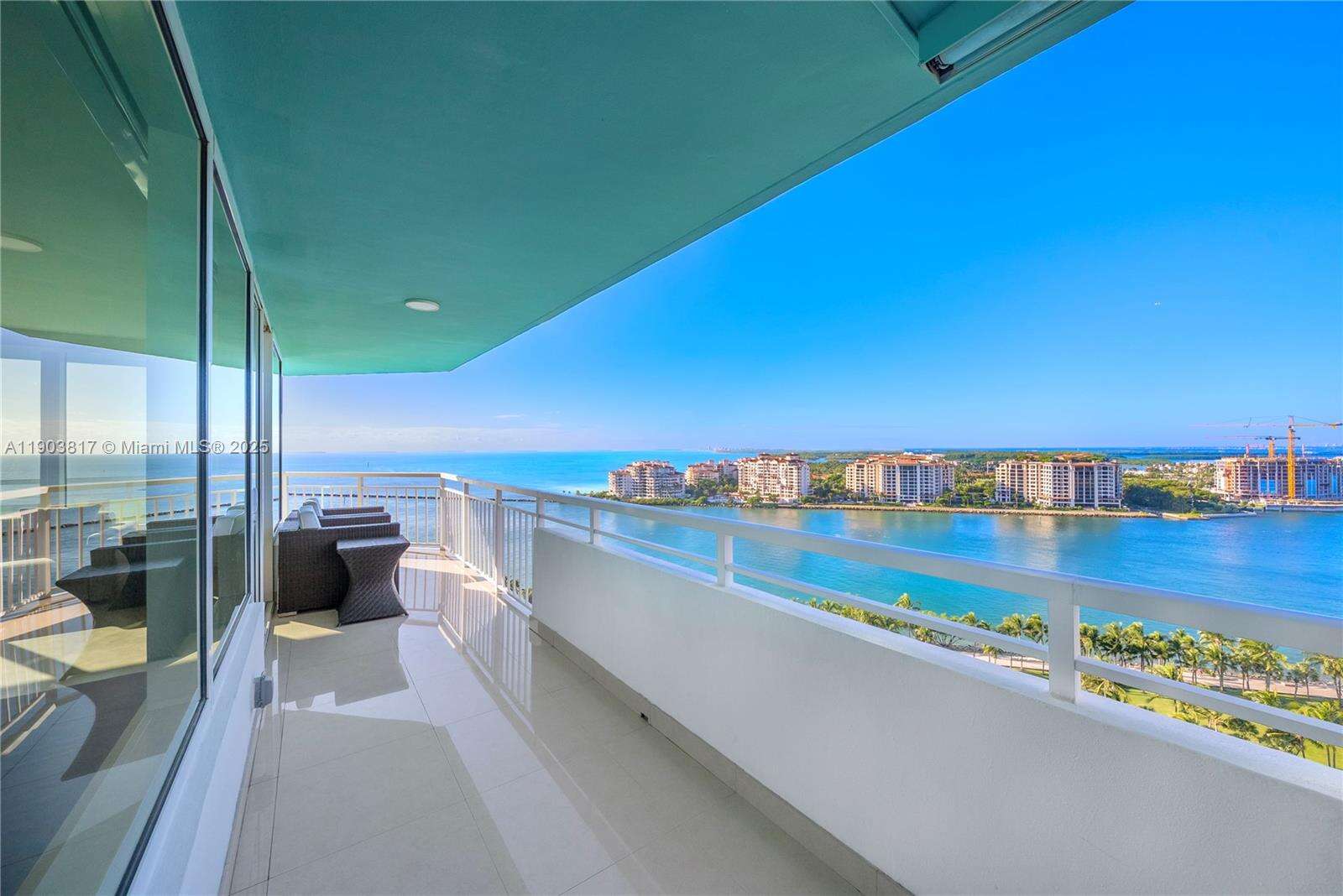 SOUTH POINTE TOWERS CONDO I - 400 Pointe Dr, Miami Beach, FL 33139 | Picture 3
