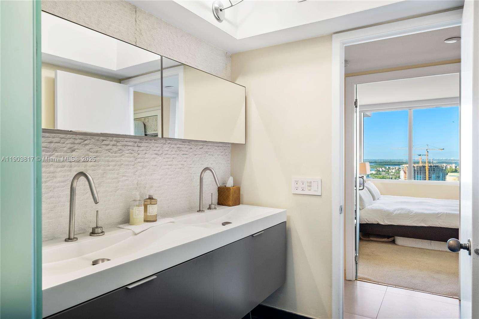 SOUTH POINTE TOWERS CONDO I - 400 Pointe Dr, Miami Beach, FL 33139 | Picture 21