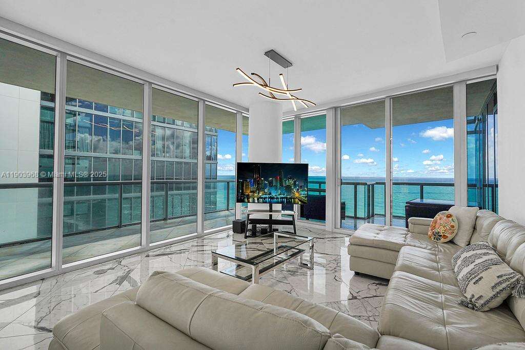 JADE OCEAN - 17121 Collins Ave, Sunny Isles Beach, FL 33160 | Picture 3