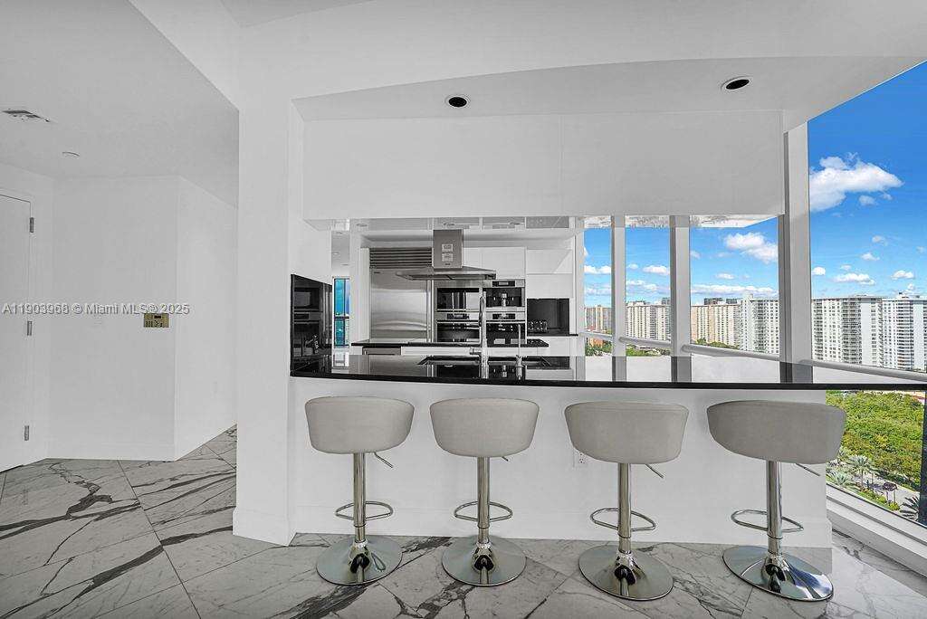 JADE OCEAN - 17121 Collins Ave, Sunny Isles Beach, FL 33160 | Picture 4