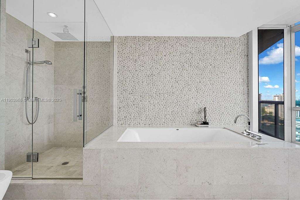 JADE OCEAN - 17121 Collins Ave, Sunny Isles Beach, FL 33160 | Picture 54