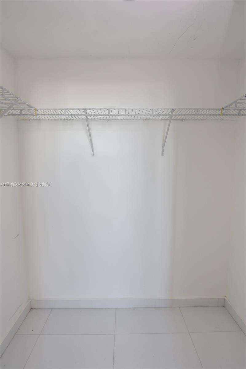 One Miami West at 325 Biscayne Blvd, Miami, FL 33131 - For Sale photo 11