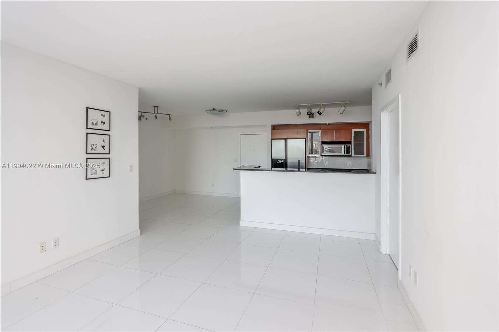 One Miami West at 325 Biscayne Blvd, Miami, FL 33131 - For Sale photo 13