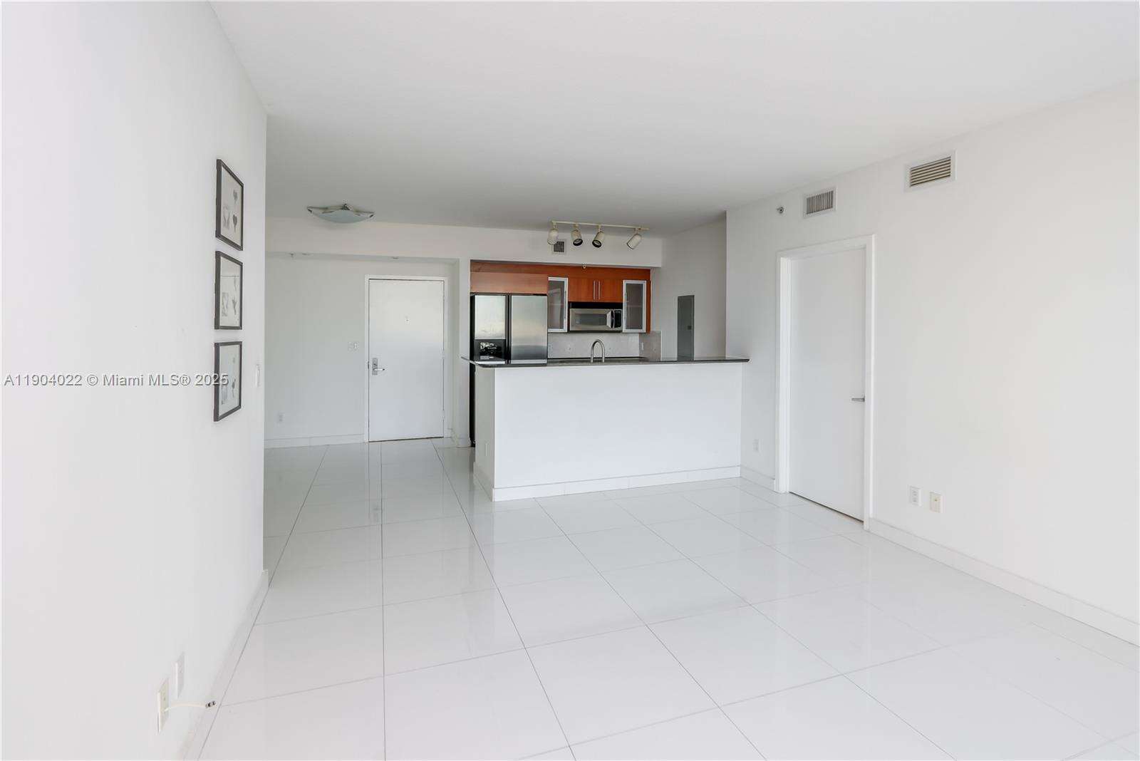 One Miami West at 325 Biscayne Blvd, Miami, FL 33131 - For Sale photo 14