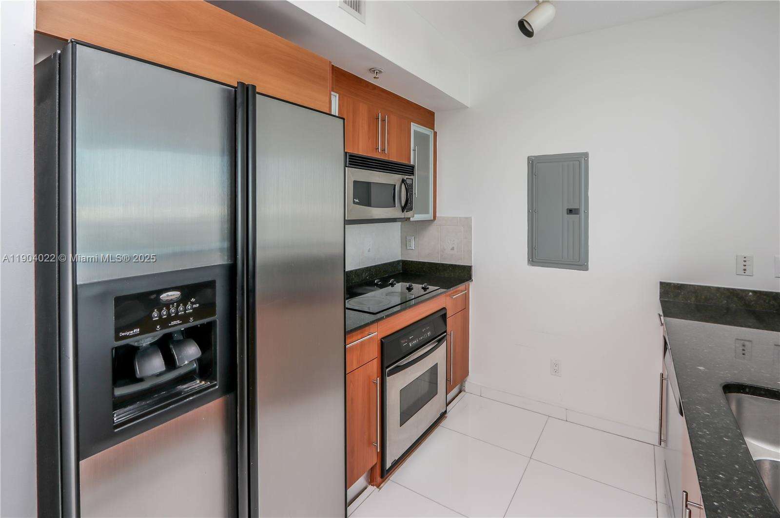 One Miami West at 325 Biscayne Blvd, Miami, FL 33131 - For Sale photo 17