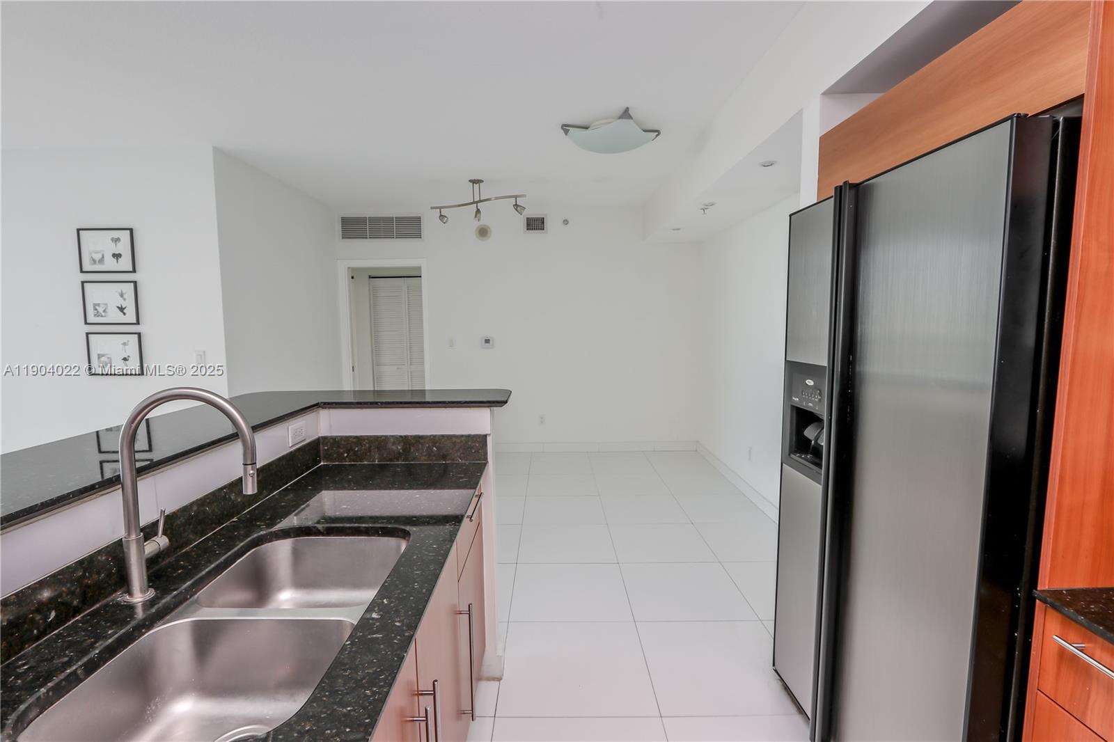 One Miami West at 325 Biscayne Blvd, Miami, FL 33131 - For Sale photo 19