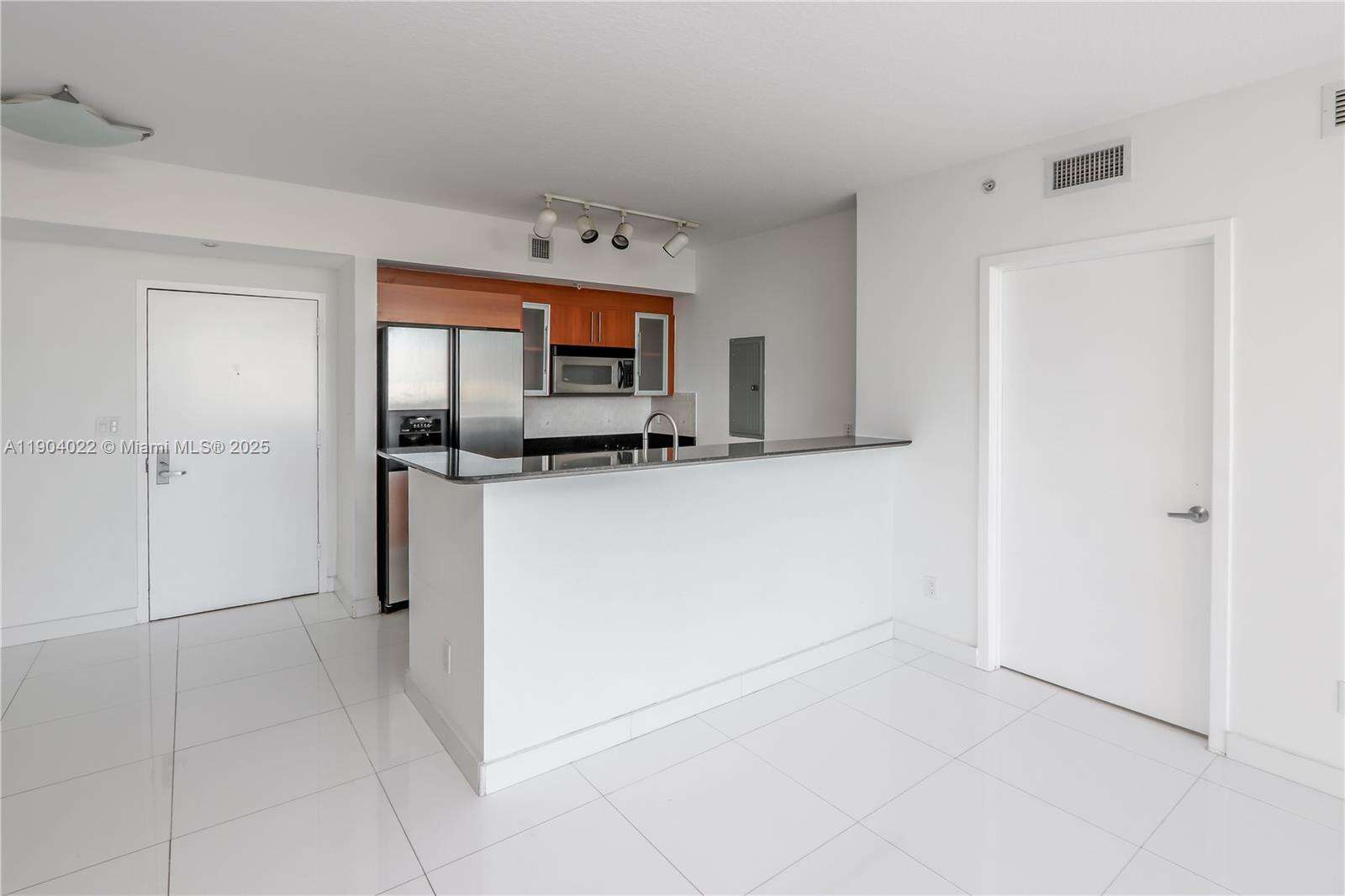 One Miami West at 325 Biscayne Blvd, Miami, FL 33131 - For Sale photo 20