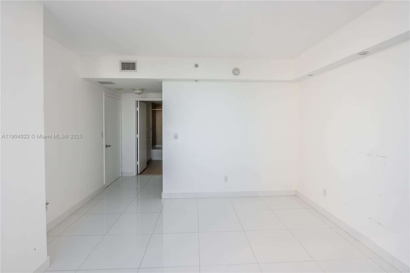 One Miami West at 325 Biscayne Blvd, Miami, FL 33131 - For Sale photo 6
