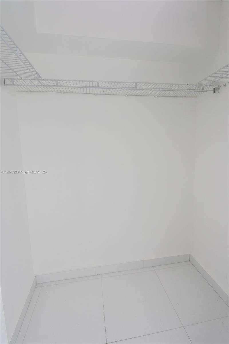 One Miami West at 325 Biscayne Blvd, Miami, FL 33131 - For Sale photo 7