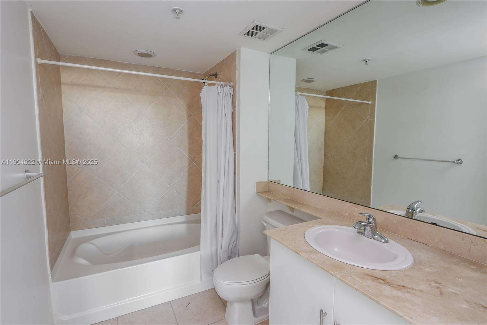 One Miami West at 325 Biscayne Blvd, Miami, FL 33131 - For Sale photo 8