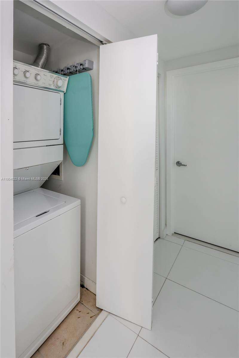 One Miami West at 325 Biscayne Blvd, Miami, FL 33131 - For Sale photo 10