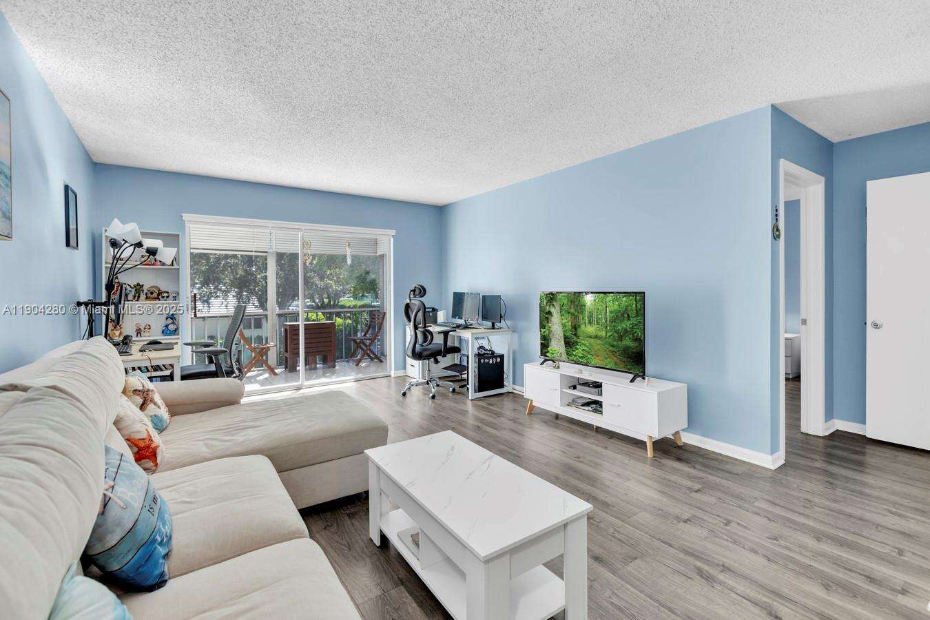 Bay Colony Club Condos for Sale & Rent | Picture 1