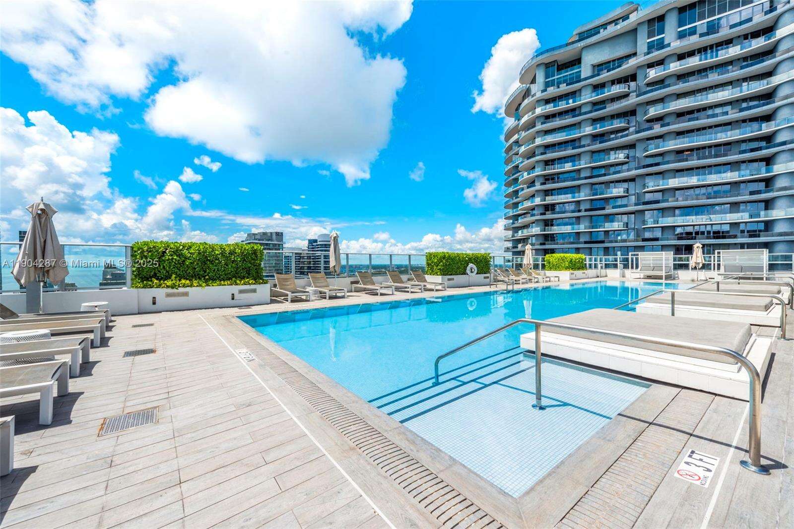 1010 Brickell at 1010 Brickell Ave, Miami, FL 33131 - For Sale photo 3