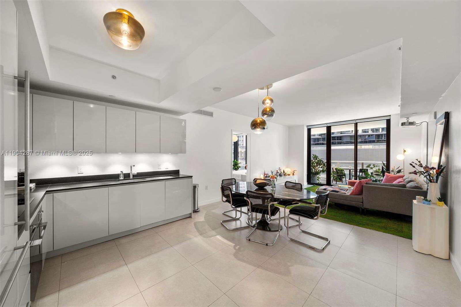 1010 Brickell at 1010 Brickell Ave, Miami, FL 33131 - For Sale photo 5
