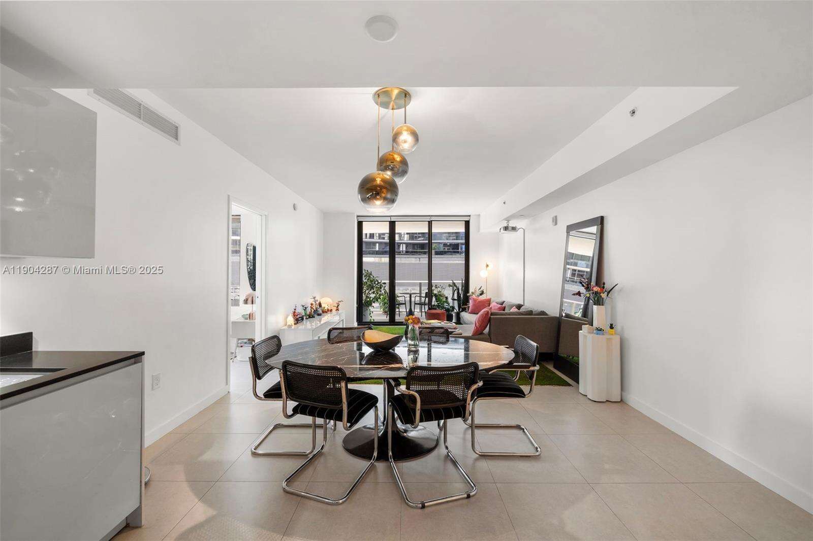 1010 Brickell at 1010 Brickell Ave, Miami, FL 33131 - For Sale photo 8