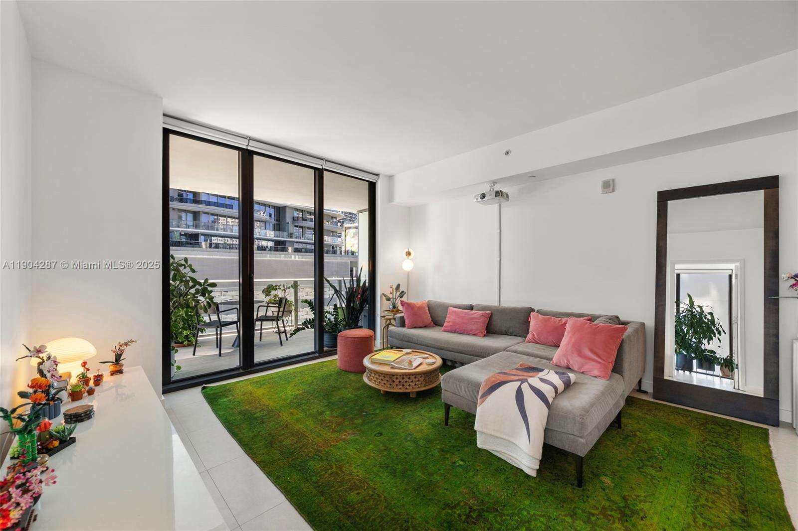 1010 Brickell at 1010 Brickell Ave, Miami, FL 33131 - For Sale photo 9