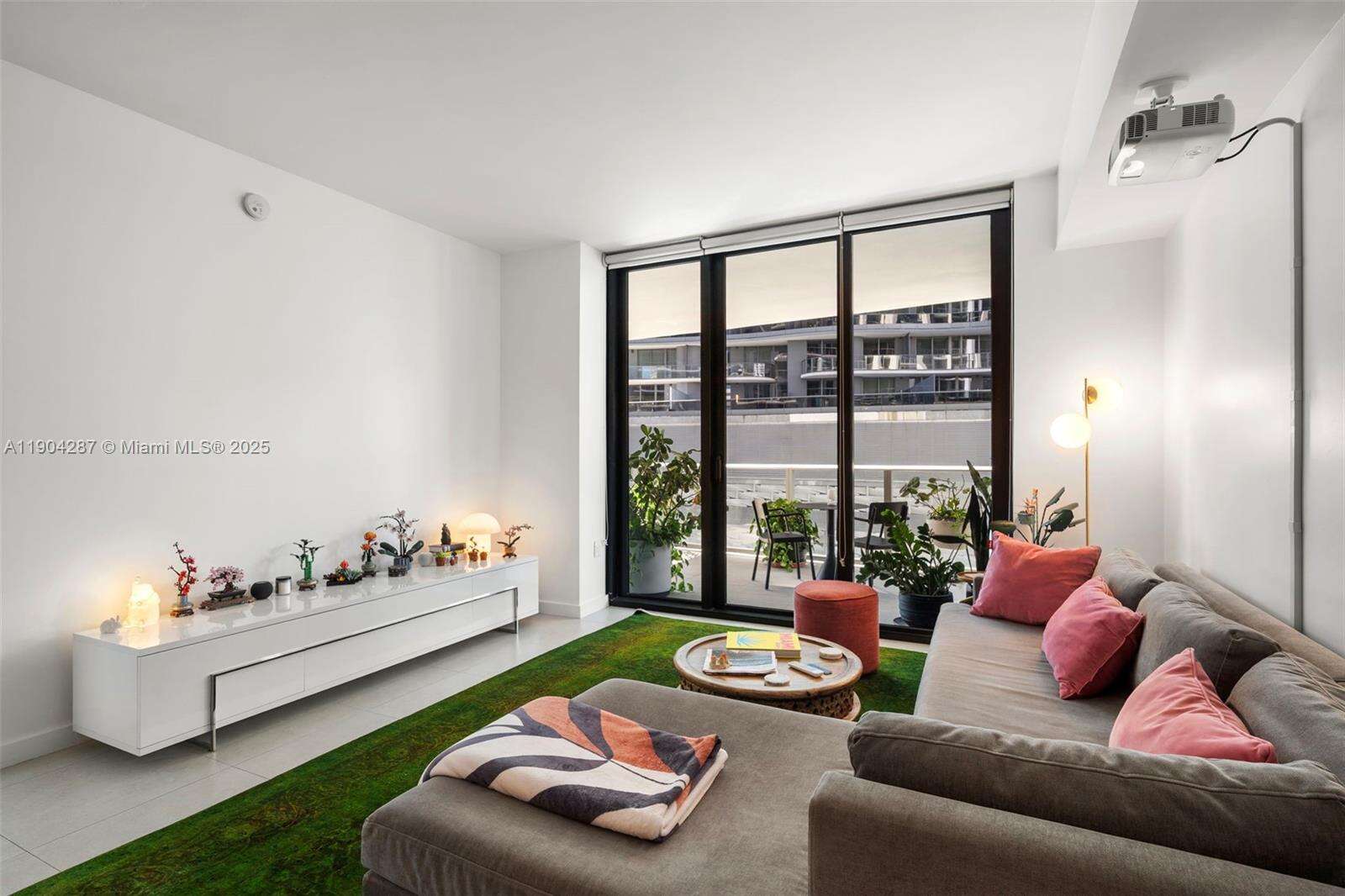 1010 Brickell at 1010 Brickell Ave, Miami, FL 33131 - For Sale photo 10